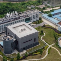 The P4 laboratory (left) on the campus of the Wuhan Institute of Virology in Wuhan, in China\'s central Hubei province, in May 2020 | AFP-JIJI