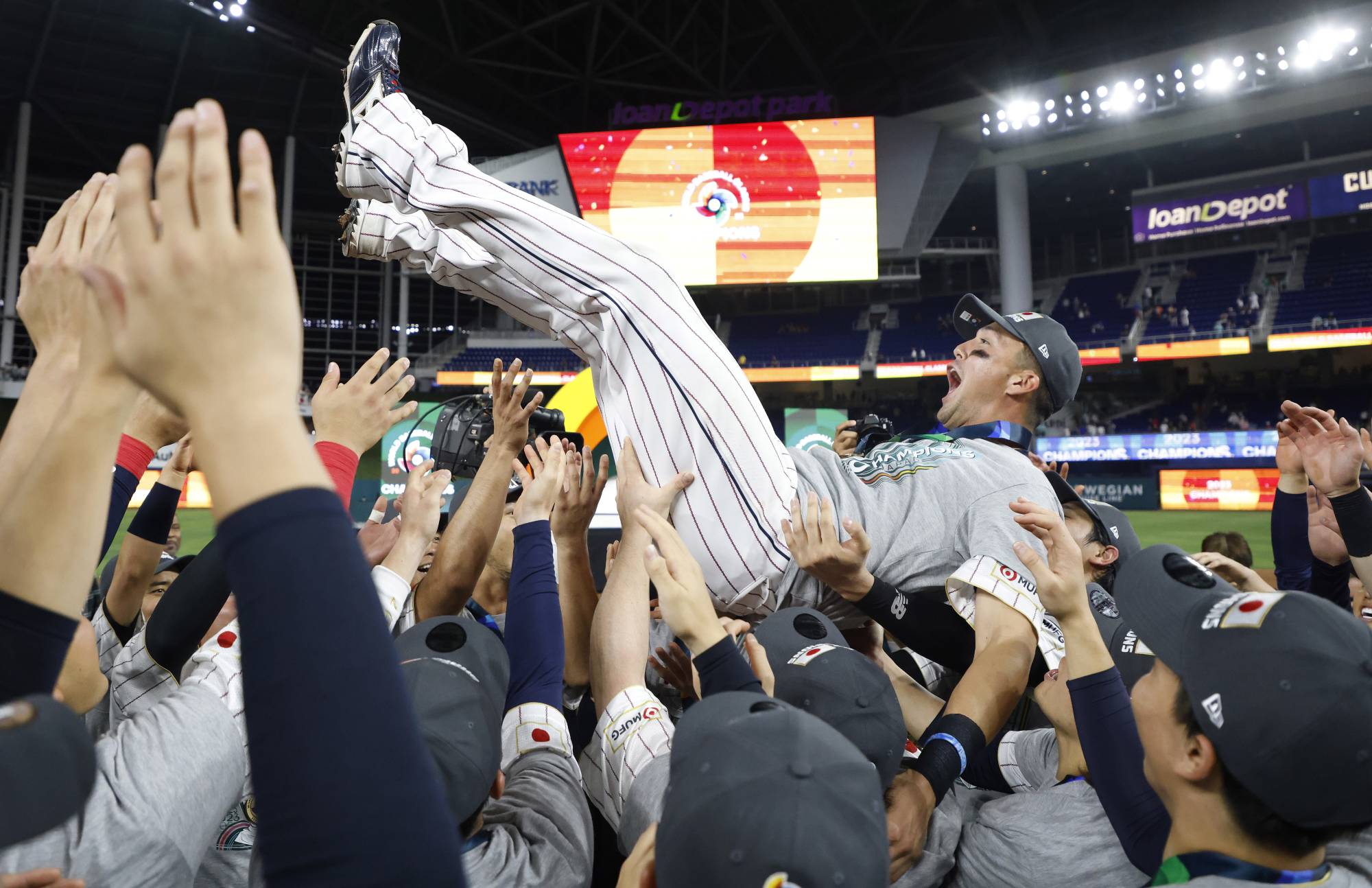 Lars Nootbaar stays in Japanese spotlight after WBC star