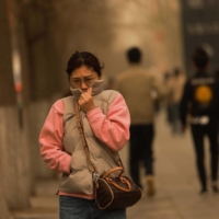 A sandstorm hits in Shenyang, in China\'s northeastern Liaoning province, on Tuesday. | AFP-JIJI