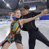 Daisuke Takahashi and Kana Muramoto perform their rhythm dance during the World Team Trophy at Tokyo Metropolitan Gymnasium on Thursday. | KYODO