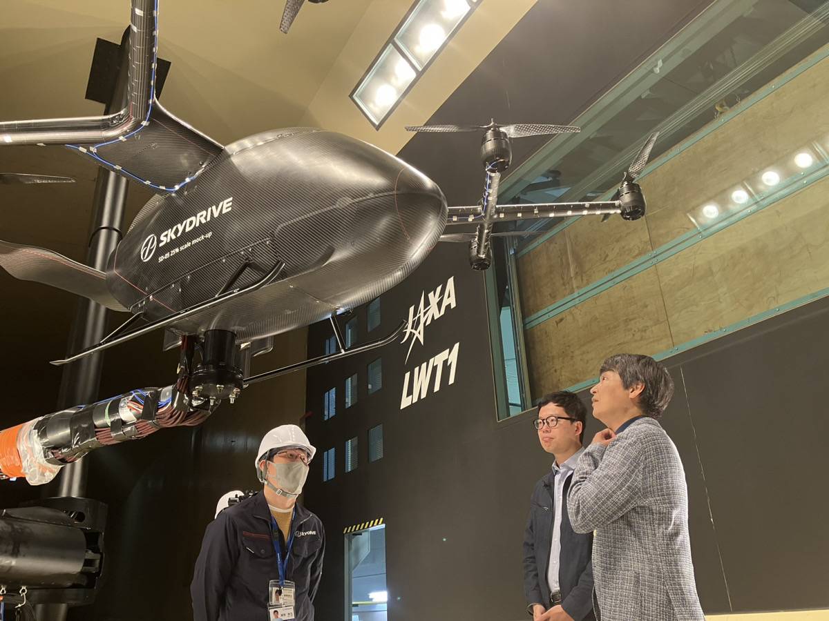 Kotaro Chiba (left) and SkyDrive CEO Tomohiro Fukuzawa watch tests for the SD-05 model flying car at a Japan Aerospace Exploration Agency facility in an undated photo. | SKYDRIVE