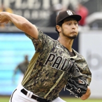 Padres starter Yu Darvish pitches against the Brewers in San Diego on Sunday. | GETTY / VIA KYODO