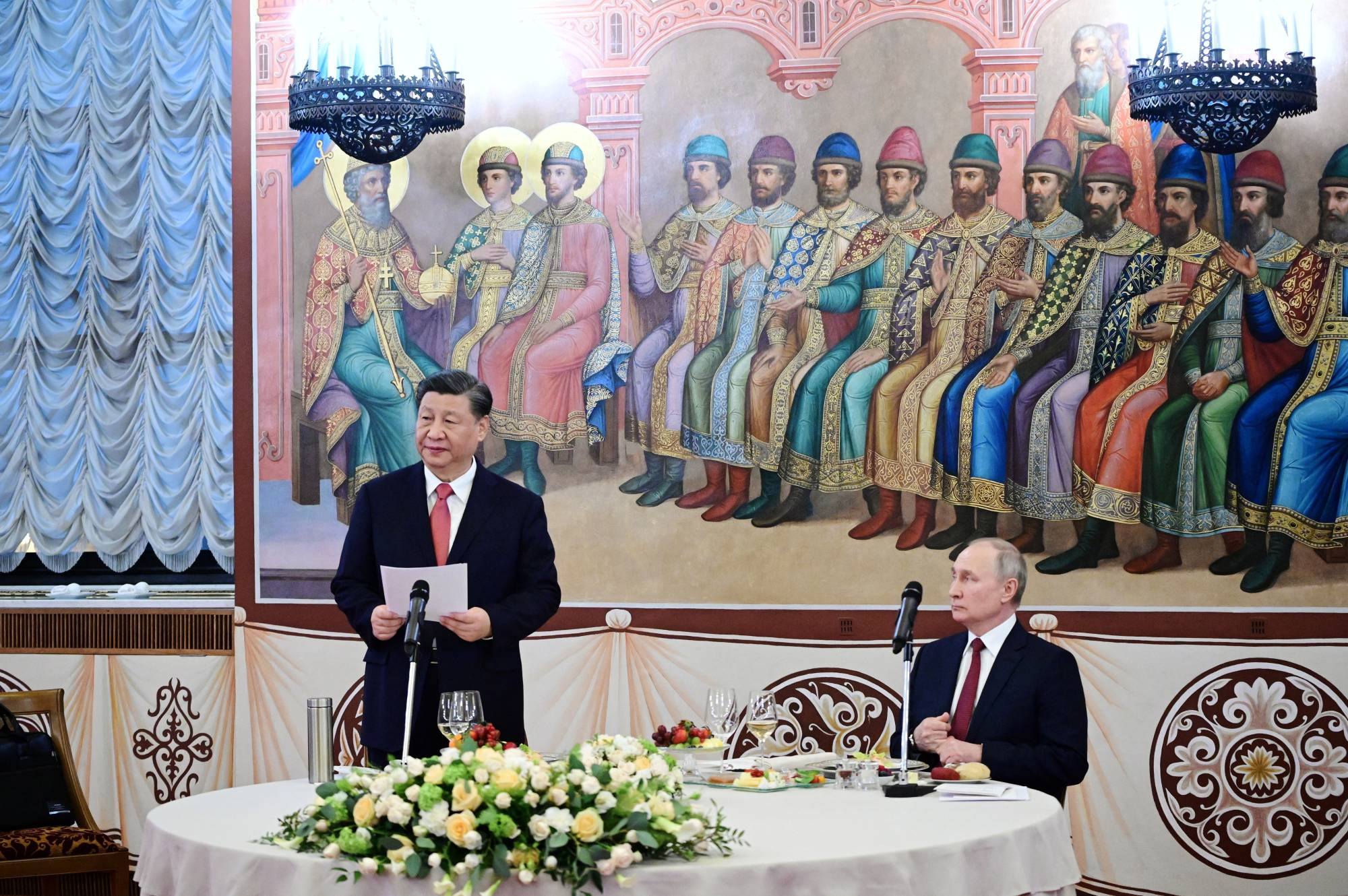 Russian President Vladimir Putin and Chinese President Xi Jinping attend a reception at the Kremlin in Moscow on March 21 | KREMLIN / SPUTNIK / VIA REUTERS 