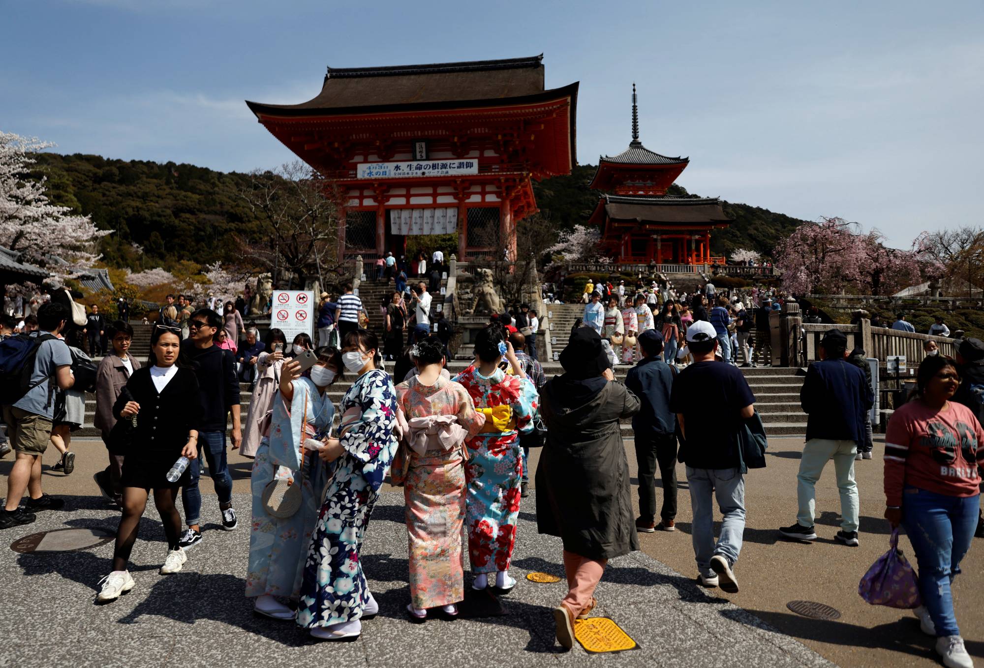 Tourists at Kiyomizu Temple in Kyoto on March 30 | REUTERS