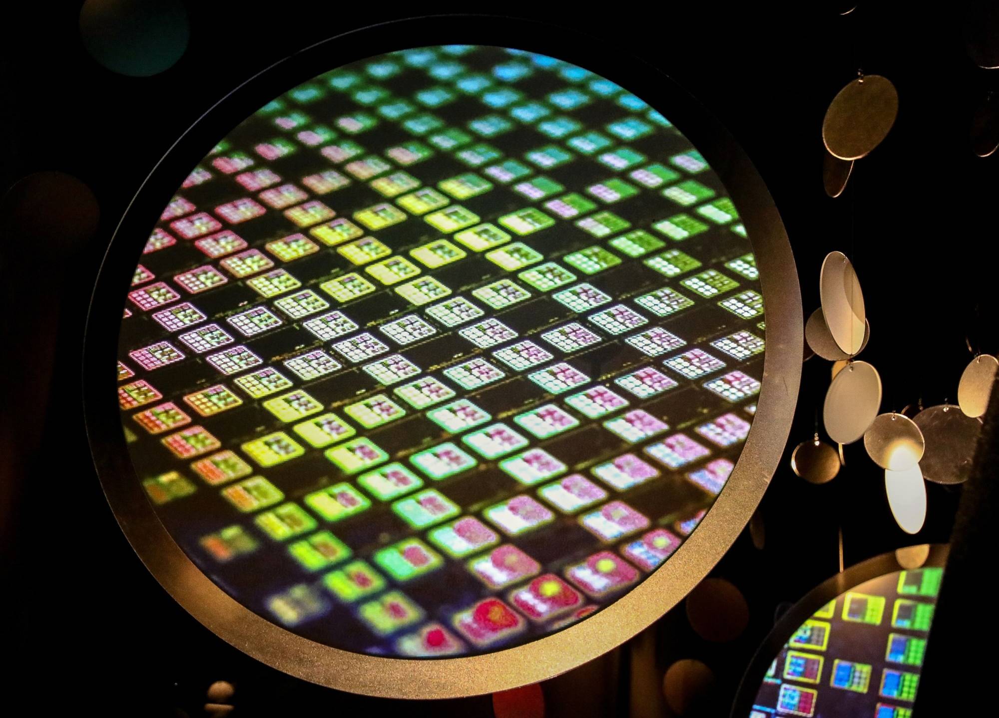 Goldman Sachs Asset Management is bullish on semiconductor shares, expecting a boost from data centers and ChatGPT. | BLOOMBERG