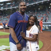Gymnast Simone Biles (right) and Houston Texans defensive back Jonathan Owens announced their engagement in February 2022. | USA TODAY / VIA REUTERS