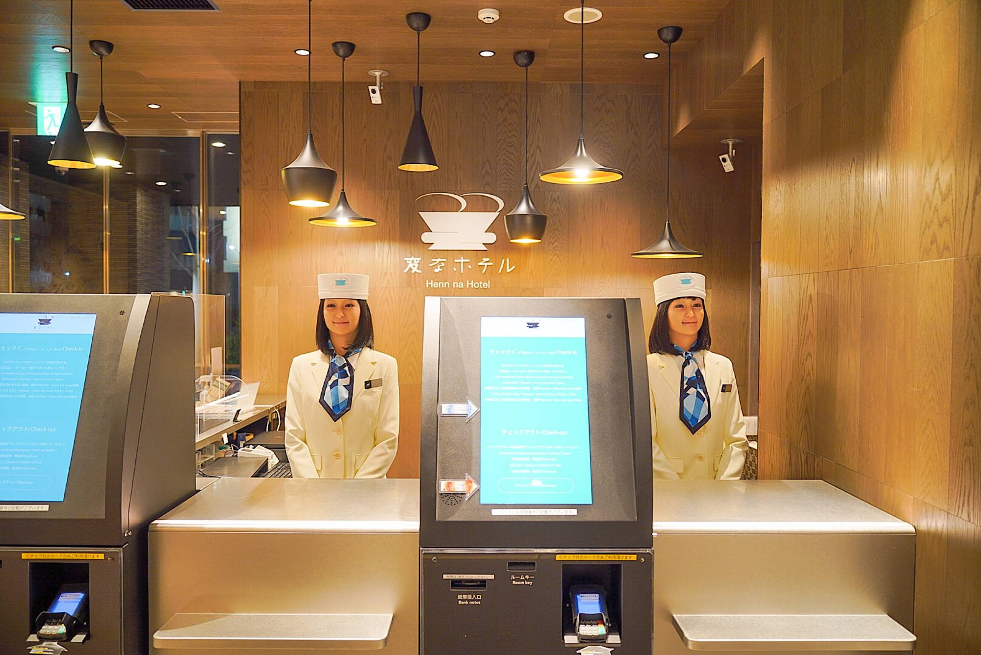 The check-in counter of a Henn na Hotel facility run by major travel agency H.I.S. The hotel is the agency’s answer to Japan’s demographic conundrum and shortage of workers, and has been pursuing efficiency with the help of automated check-in systems and android receptionists. | COURTESY OF H.I.S. HOTEL HOLDINGS