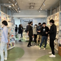 IT firm Freee opened an experimental bookstore in Tokyo\'s Taito Ward last week with a focus on incorporating new technologies into operation.  | KAZUAKI NAGATA
