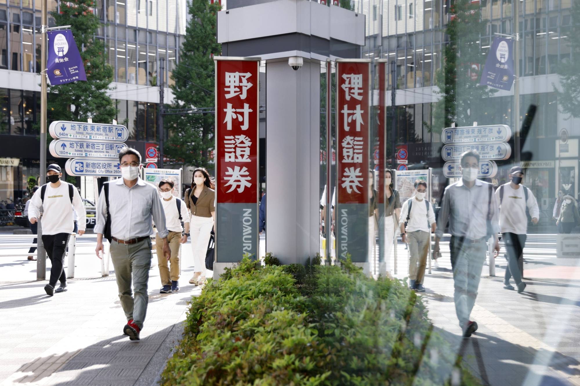Nomura Holding's net income dropped 35% to ¥92.8 billion in the year ending on March 31. | BLOOMBERG