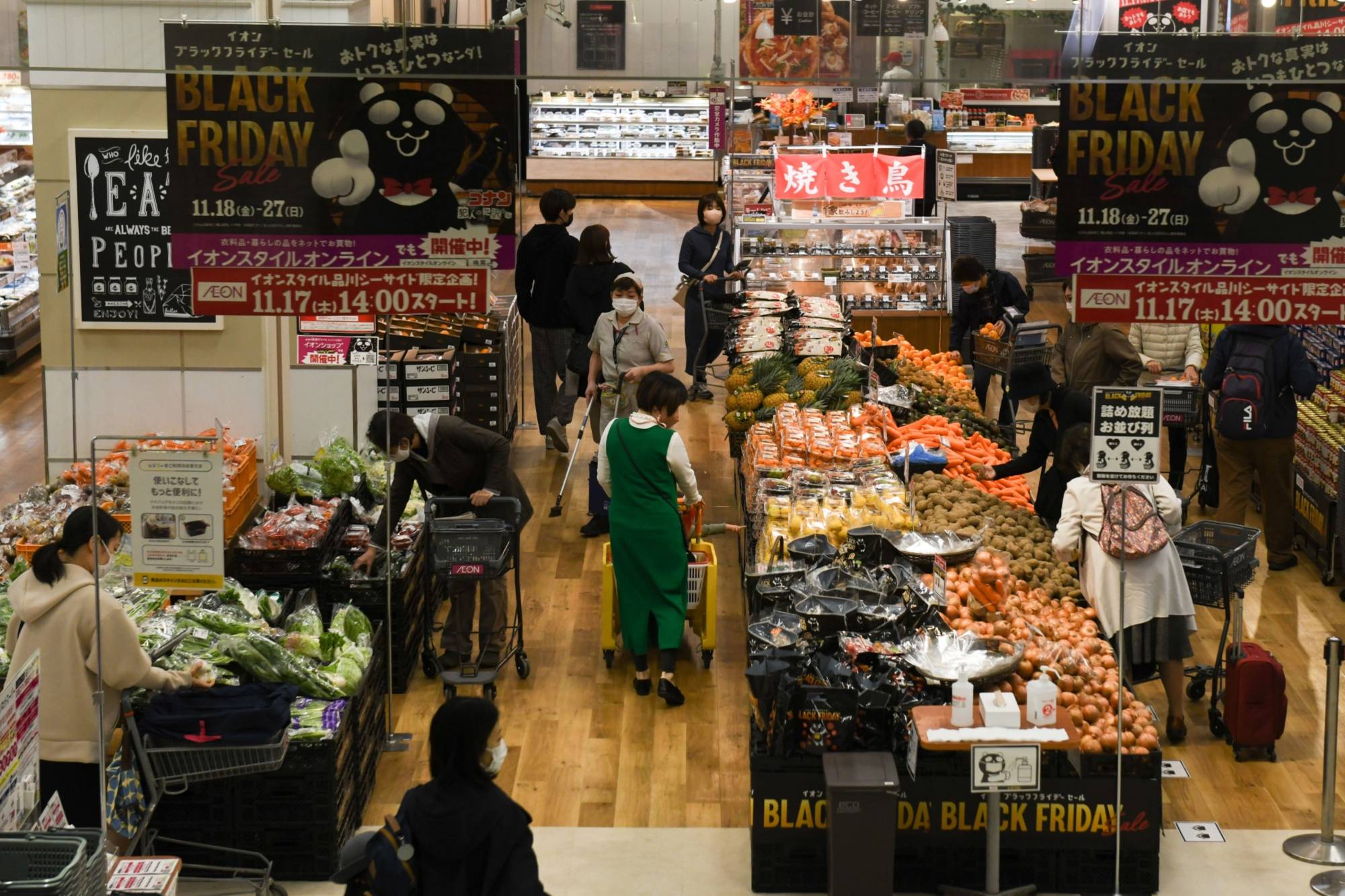 Consumer prices rose 3.5% in Tokyo in April, picking up speed unexpectedly after two months of slowing down, as prices of processed food continued to strengthen. | BLOOMBERG