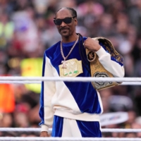 Legendary rapper Snoop Dogg is reportedly interesting in marketing hockey to families of diverse backgrounds in Ottawa and the surrounding area. | USA TODAY / VIA REUTERS