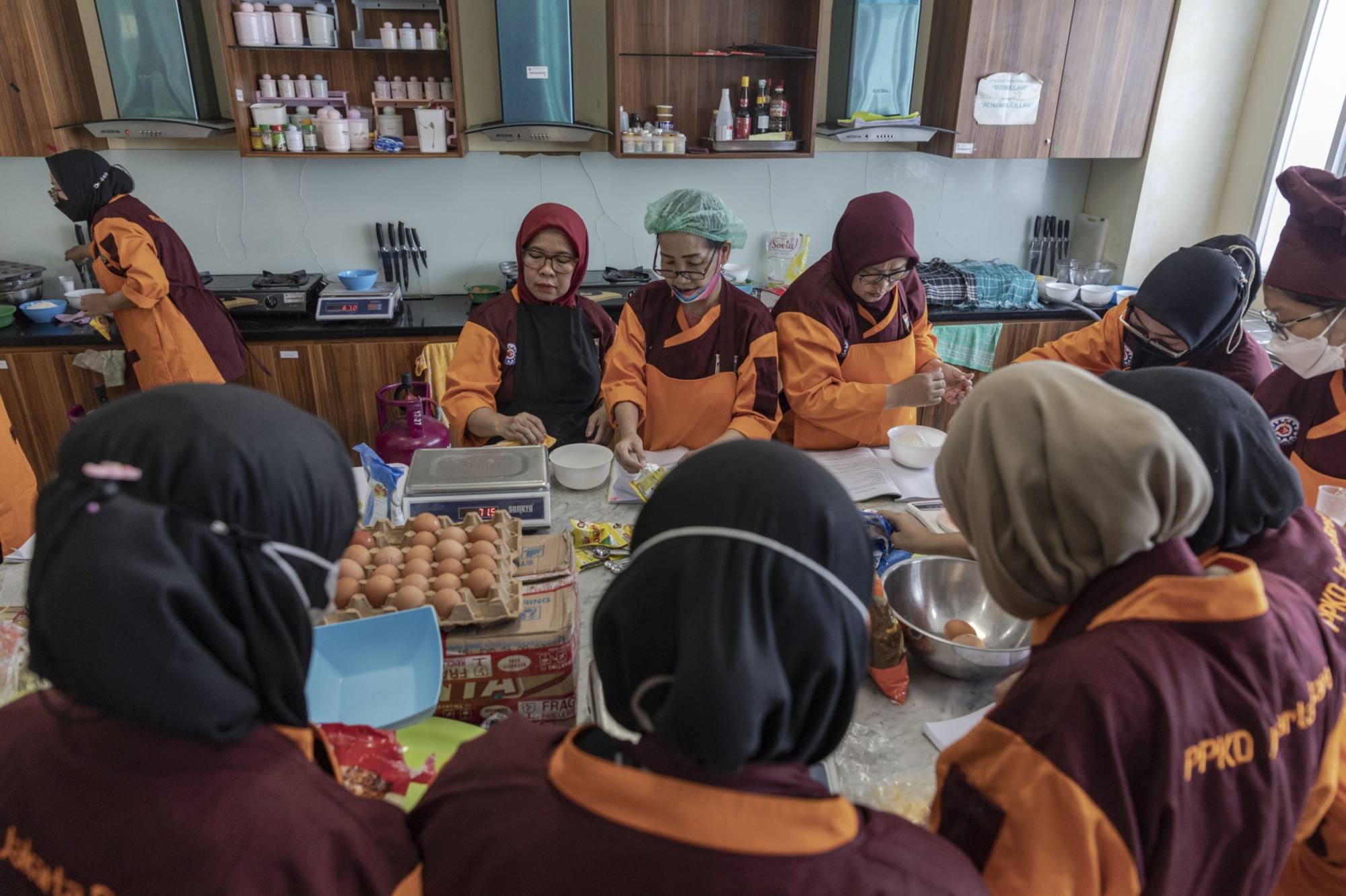 Students attend a cooking class at the Regional Vocational Training Center in West Jakarta. The Domestic Workers Protection Bill, which President Joko Widodo aims to pass into law this month, recognizes domestic helpers’ right to training. | Bloomberg