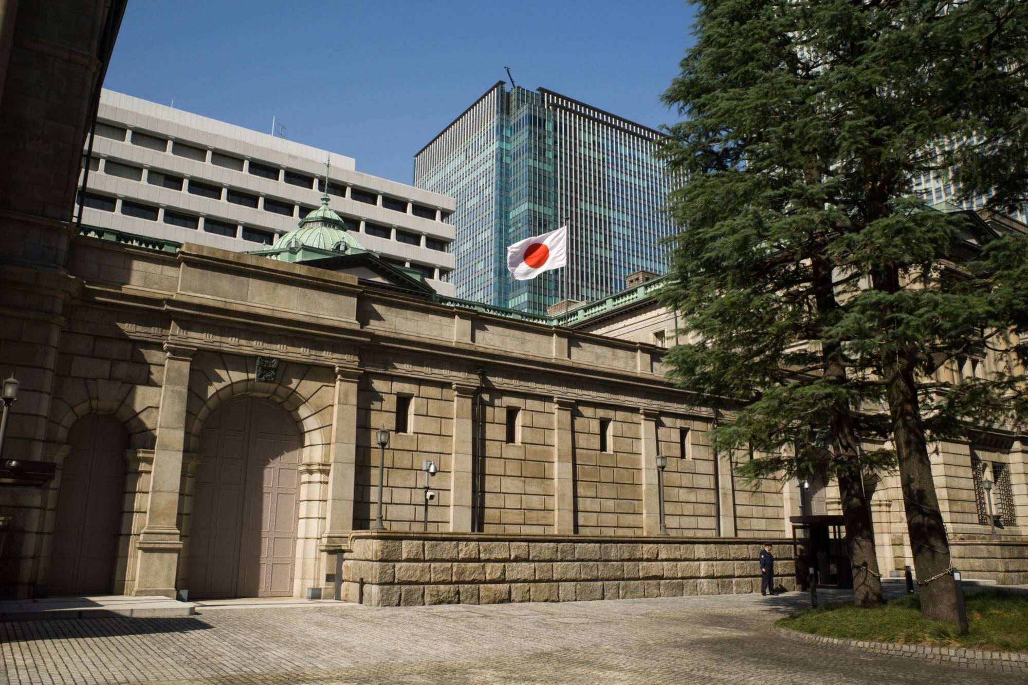 A few of the nine-member Bank of Japan policy board said during their March policy meeting that they saw some 'positive signs' emerging in Japan, minutes show. | BLOOMBERG