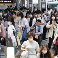 Travelers fill a shinkansen platform at Tokyo Station on May 6 during the Golden Week holidays. | KYODO