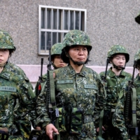 Members of Taiwan\'s military reserve force stand in formation during a training exercise in Taoyuan, Taiwan, on Tuesday. | BLOOMBERG