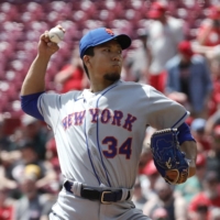 The Mets\' Kodai Senga pitches against the Reds in Cincinnati on Thursday. | USA TODAY / VIA REUTERS