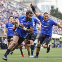 Saitama Wild Knights winger Marika Koroibete scores a go-ahead try against Yokohama Eagles during the Japan Rugby League One semifinal at Prince Chichibu Memorial Rugby Ground on Saturday. | KYODO