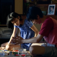 Fuminao (Yuzu Aoki, right) revisits shattered memories of his childhood with his younger sister (Nanami Yamazaki, left) in “Nagisa.” | © MMXXI TAKESHI KOGAHARA, MAMI AKARI

