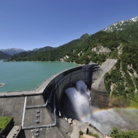 Tourists can watch huge amounts of water being released from Kurobe Dam in summer and early autumn. | MINISTRY OF FOREIGN AFFAIRS OF JAPAN / VIA KYODO