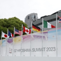 The formal sessions of the Group of Seven summit started Friday after the leaders\' visit to Hiroshima\'s Peace Memorial Park.   | BLOOMBERG