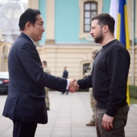 Zelenskyy and Prime Minister Fumio Kishida meet in Kyiv on March 21. | UKRAINIAN PRESIDENTIAL PRESS SERVICE / VIA REUTERS