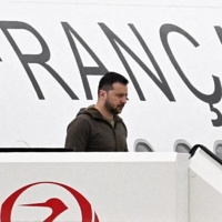 Ukrainian President Volodymyr Zelenskyy arrives at Hiroshima Airport on Saturday afternoon. | AFP-JIJI