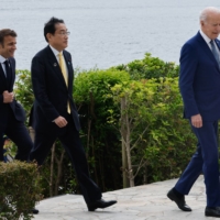 French President Emmanuel Macron, Prime Minister Fumio Kishida and U.S. President Joe Biden head into a working lunch meeting on economic security in Hiroshima on Saturday.  | AFP-JIJI