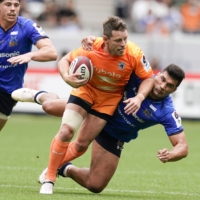 Australian fly-half Bernard Foley (center) kicked 12 points for Kubota Spears Funabashi Tokyo Bay in their Japan Rugby League One playoff final win over Saitama Wild Knights at Tokyo\'s National Stadium on Saturday. | KYODO