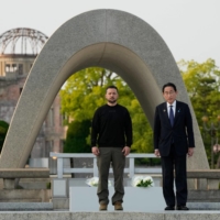 Prime Minister Fumio Kishida and Ukrainian President Volodymyr Zelenskyy pose for a photo after laying wreaths in front of the Cenotaph for the victims of the Atomic Bomb at the Hiroshima Peace Memorial Park. | POOL / VIA AFP-JIJI