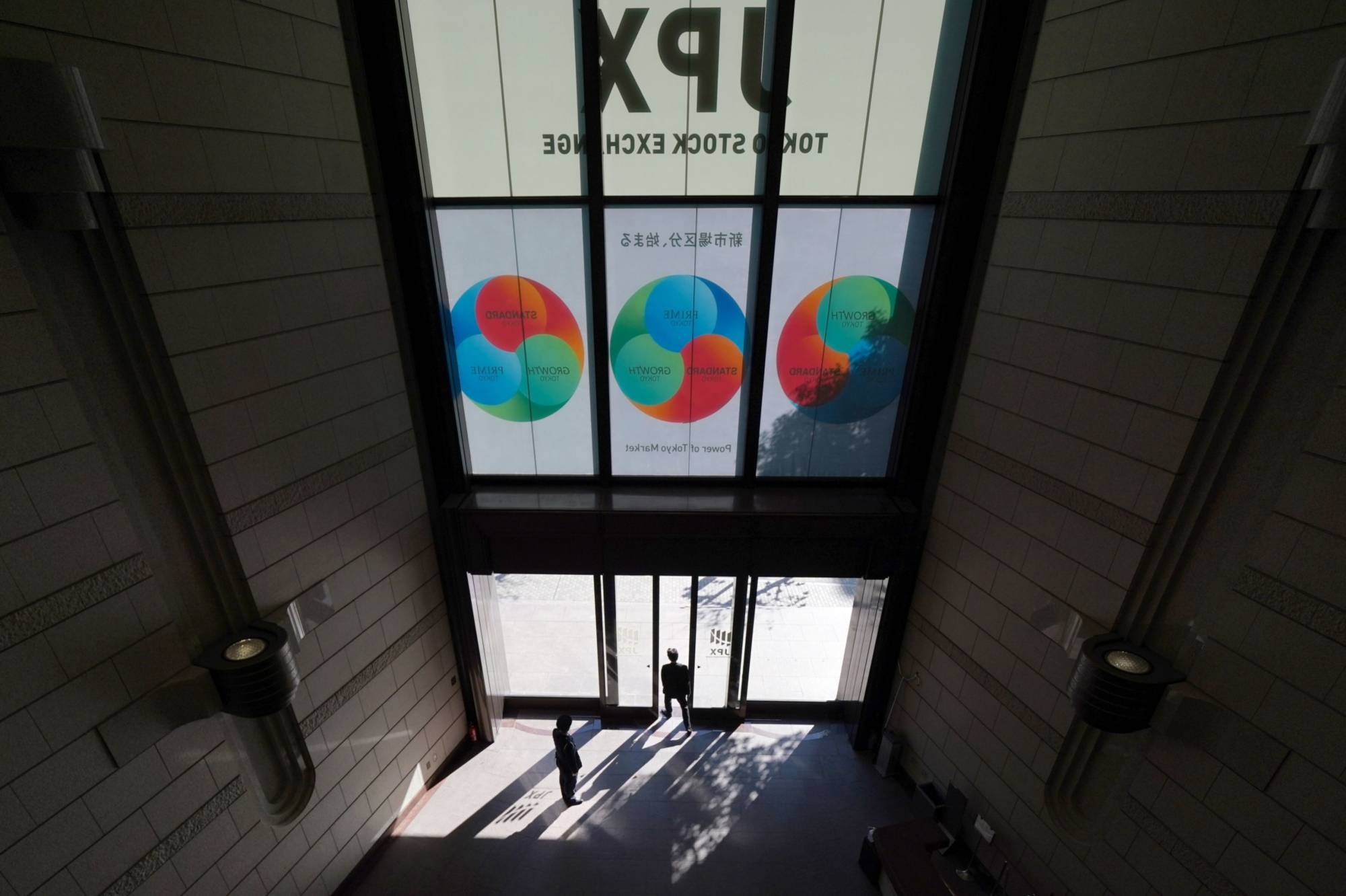 The entrance of the Tokyo Stock Exchange. Activist investors say the TSE’s latest campaign to get executives to improve long-depressed valuations is serving as a tailwind for increased shareholder proposals. | BLOOMBERG