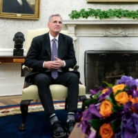 U.S. House Speaker Kevin McCarthy, a Republican from California (left) and U.S. President Joe Biden, during a meeting at the White House in Washington on Monday. | BLOOMBERG