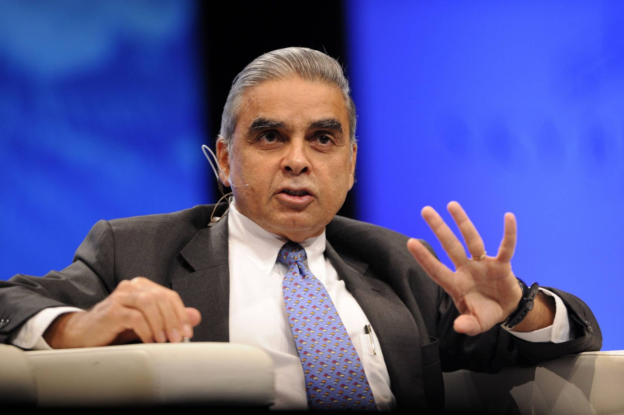 Former Singaporean diplomat Kishore Mahbubani believes Group of Seven leaders' attempts to blunt China’s growing influence in nonaligned emerging economies are unlikely to persuade most “Global South” nations to curb ties with Beijing or switch sides. | BLOOMBERG