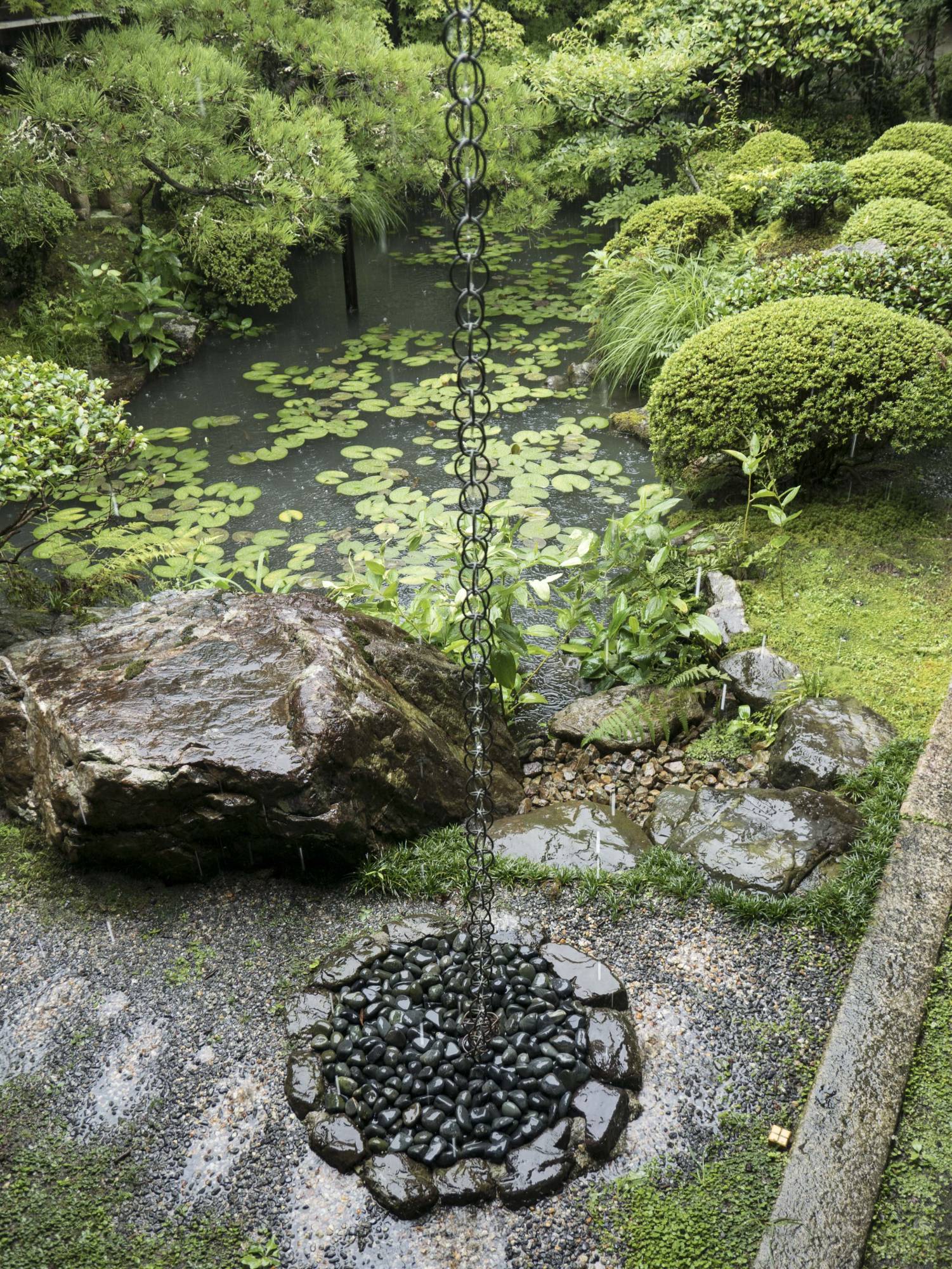 Water pours down a kusaridoi (rain chain) at Eikan-do temple in Kyoto. | Stephen Mansfield 