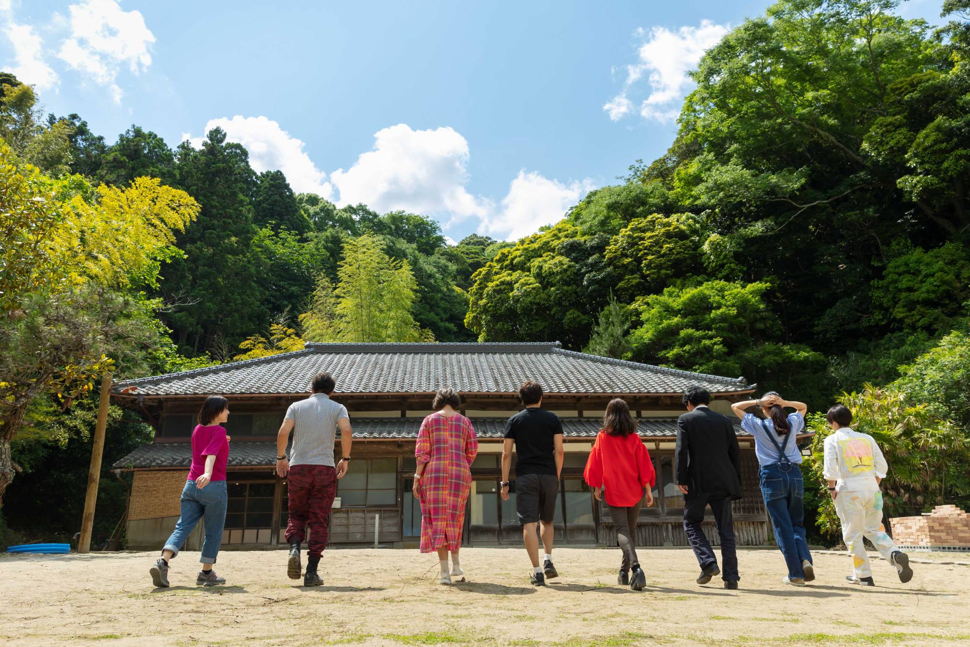 Netflix Japan’s new dating show “Love Village” gathers a handful of singles aged 35 and above at a ramshackle house in the Japanese countryside. Reliably, hijinks ensue.  | COURTESY OF NETFLIX