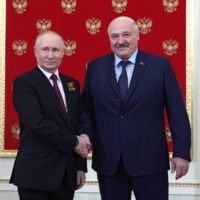 Russian President Vladimir Putin greets Belarus leader Alexander Lukashenko at the Kremlin prior to a Victory Day military parade in central Moscow on May 9. | SPUTNIK / VIA AFP-JIJI