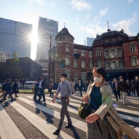 Japan\'s jobless rate dropped to 2.6% in April, marking the first fall in three months. | BLOOMBERG