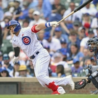 The Cubs\' Seiya Suzuki hits a fourth-inning single against the Rays in Chicago on Monday. | GETTY / VIA KYODO