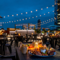 Guests can enjoy 90 minutes of free-flowing drinks and a surf-and-turf platter, as well as a la carte items, at the Hilton Tokyo’s beer garden. | HILTON TOKYO