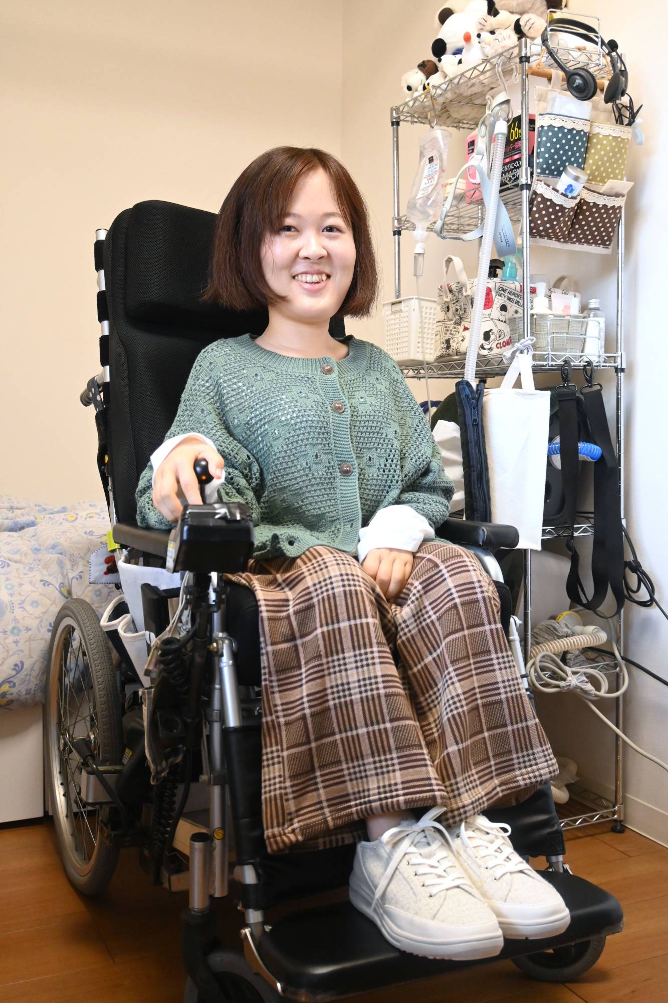 Yuda's ventilator sits by her bed, along with a range of Snoopy items. | Nishinippon Shimbun 
