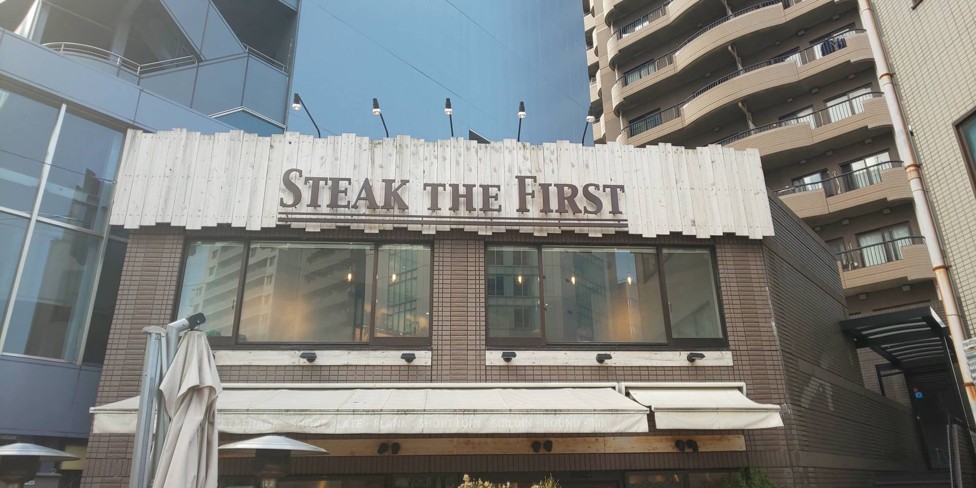 The name of this restaurant in Tokyo illustrates a particular Japanese use of the English article. | PETER BACKHAUS