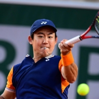 Japan\'s Yoshihito Nishioka plays a forehand return to Argentina\'s Tomas Martin Etcheverry during their men\'s singles match on day nine of the Roland-Garros Open tennis tournament at the Court Suzanne-Lenglen in Paris on Monday. | AFP-JIJI