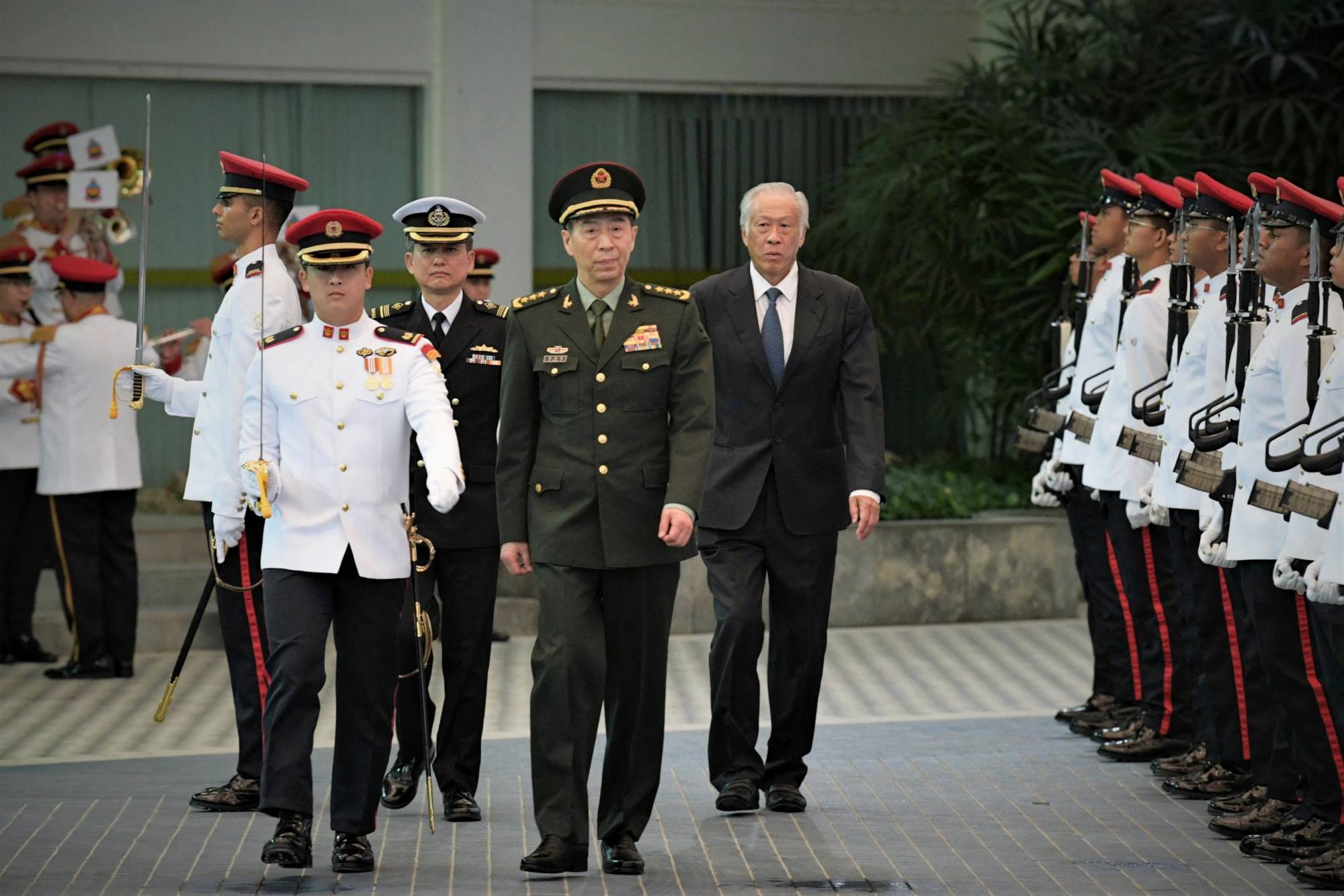 Chinese Defense Minister Li Shangfu reviews an honor guard in Singapore on June 1 during his visit for the annual Shangri-la Dialogue security forum.  | SINGAPORE MINISTRY OF DEFENCE / VIA REUTERS 