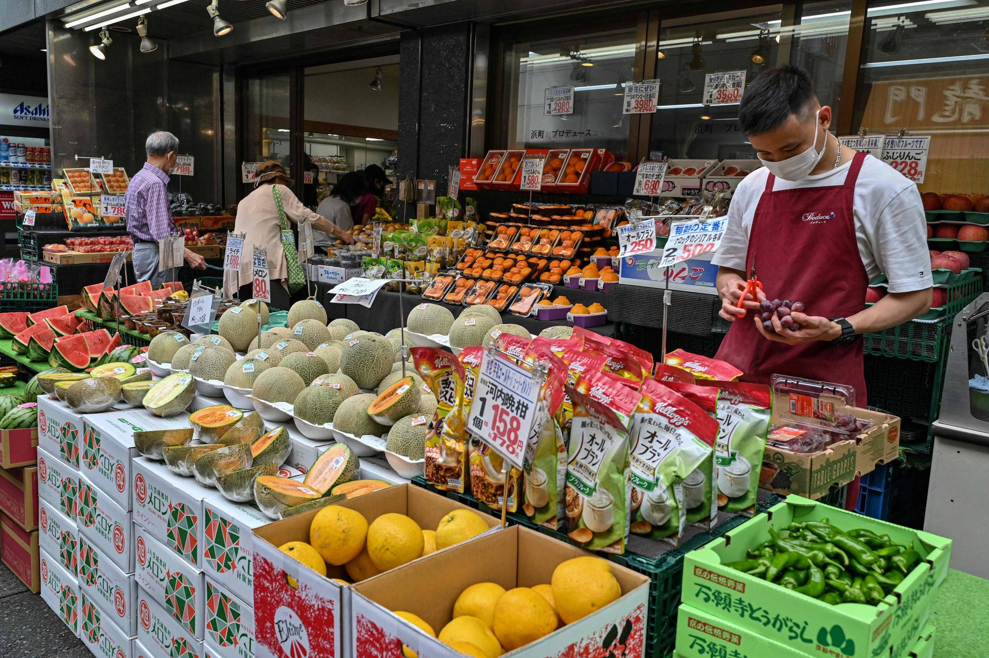 Japan's gross domestic product grew at an annualized 2.7% in the January-March quarter, much higher than initially estimated. | AFP-JIJI
