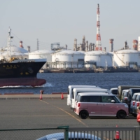 Japan\'s imports in April declined 4.1% from a year earlier amid falls in crude oil prices. | BLOOMBERG
