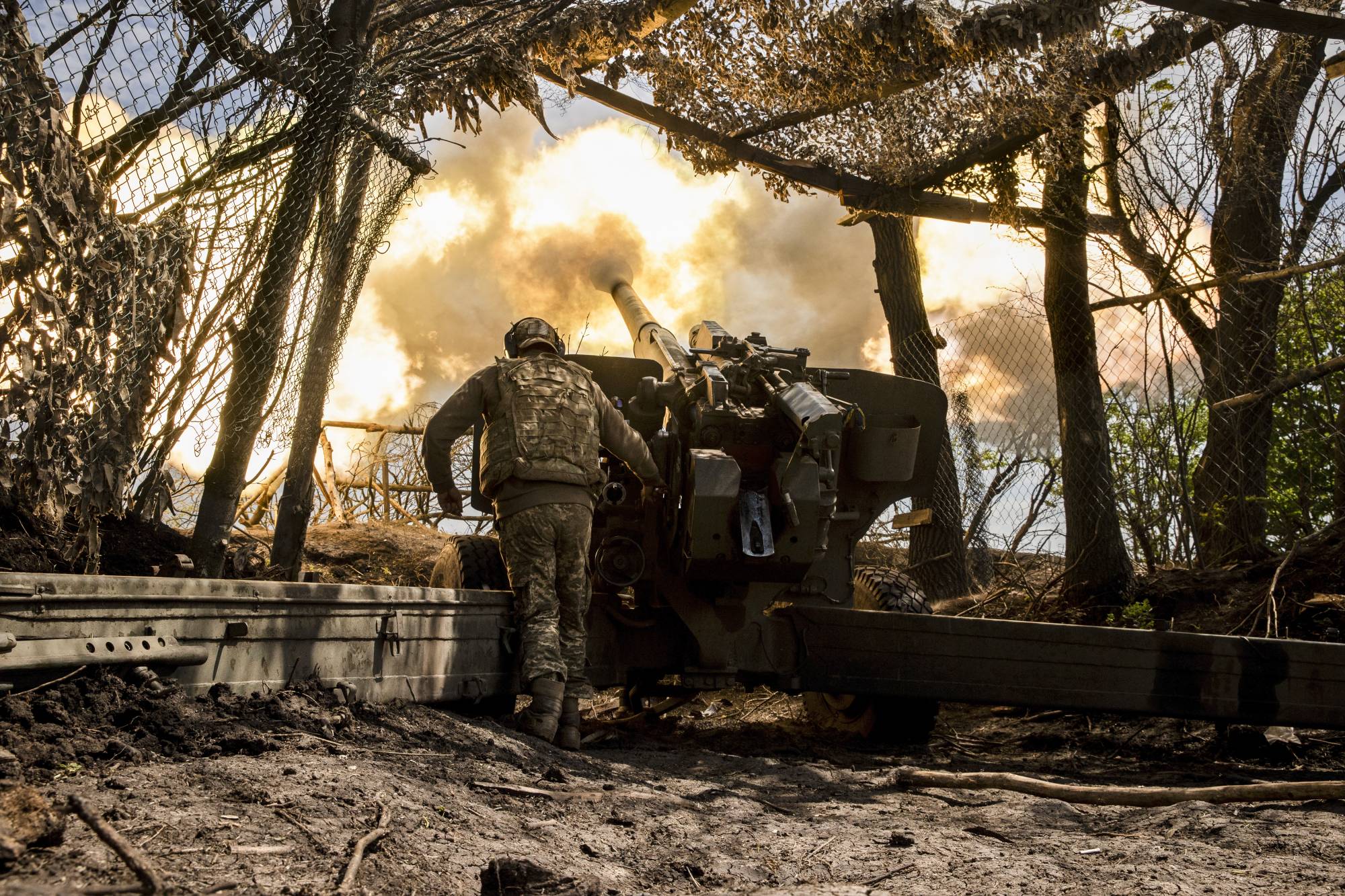 Members of the 59th Motorized Brigade of the Ukrainian Ground Forces fire a 152mm Howitzer at Russian positions in the Donetsk region of Ukraine on May 6. | Tyler Hicks / The New York Times