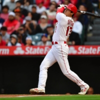 Los Angeles Angels starting pitcher Shohei Ohtani hits a two-run home run against the Seattle Mariners on Friday.  | USA TODAY / VIA REUTERS 