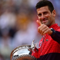 Novak Djokovic gives a thumbs up after his win in the French Open final on Sunday. Djokovic returned to the top of the world rankings on Monday. | AFP-JIJI