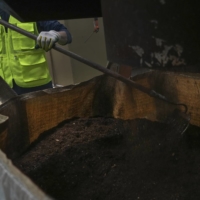 Food waste being processed into animal feed at Dobong-gu Waste Disposal Facility in Dobong-gu, Seoul. The feed supplement for chickens and ducks, rich in protein and fiber, is given away to any farm that wants it.  | CHANG W. LEE / THE NEW YORK TIMES