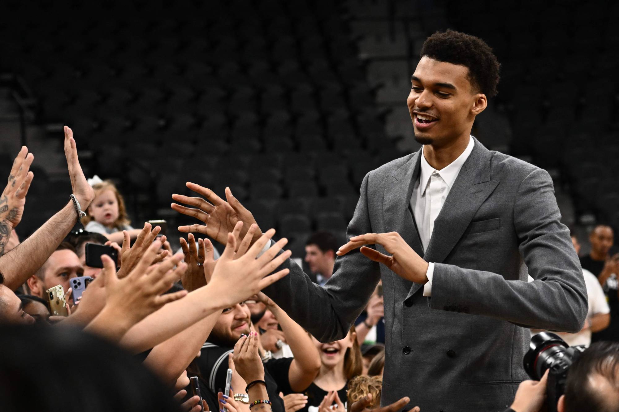 Victor Wembanyama posts photo of himself with Spurs greats Tim Duncan, David  Robinson