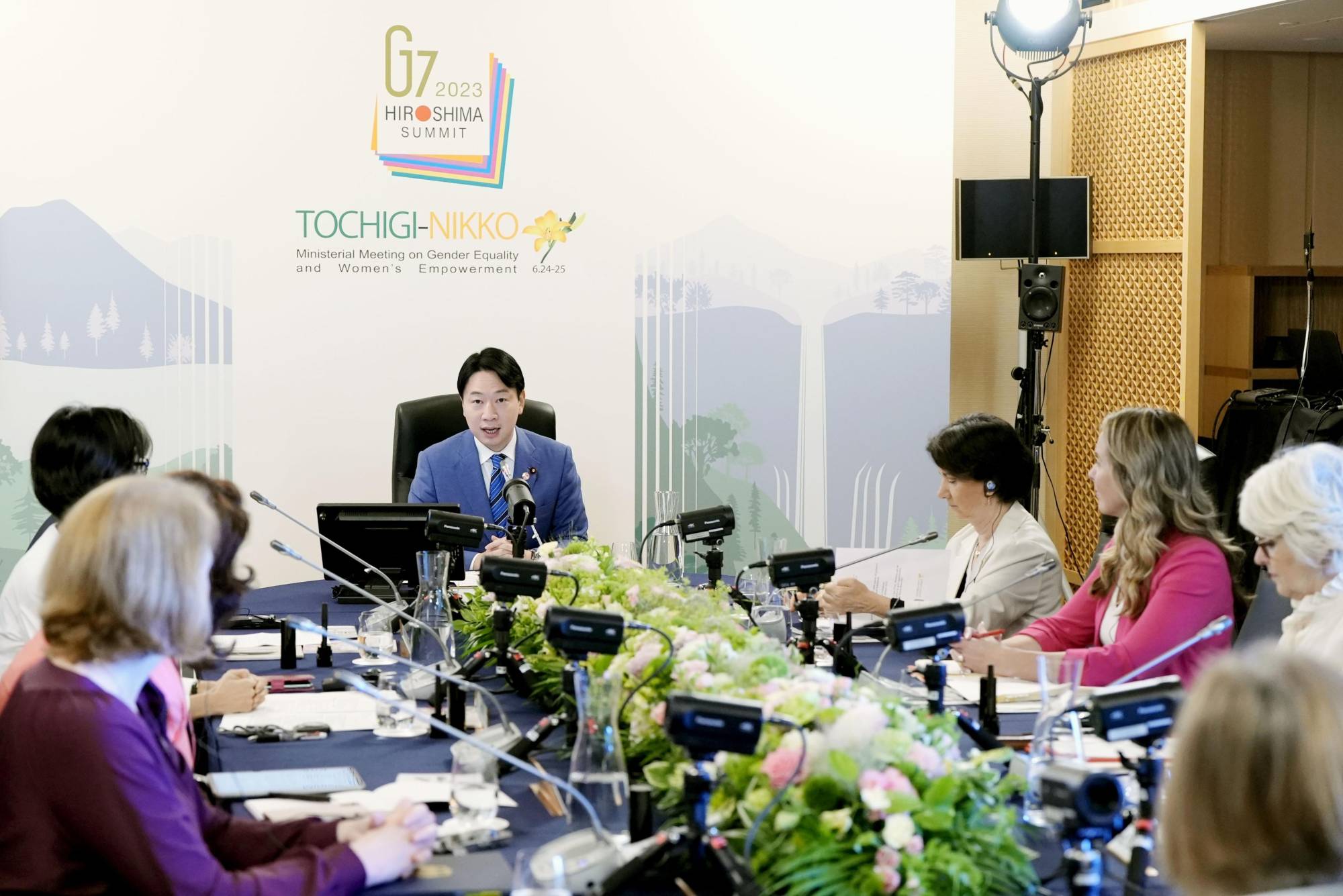 Masanobu Ogura (center), minister for gender equality, speaks at the Group of Seven ministers meeting on gender equality in Nikko, Tochigi Prefecture, on Sunday. | KYODO